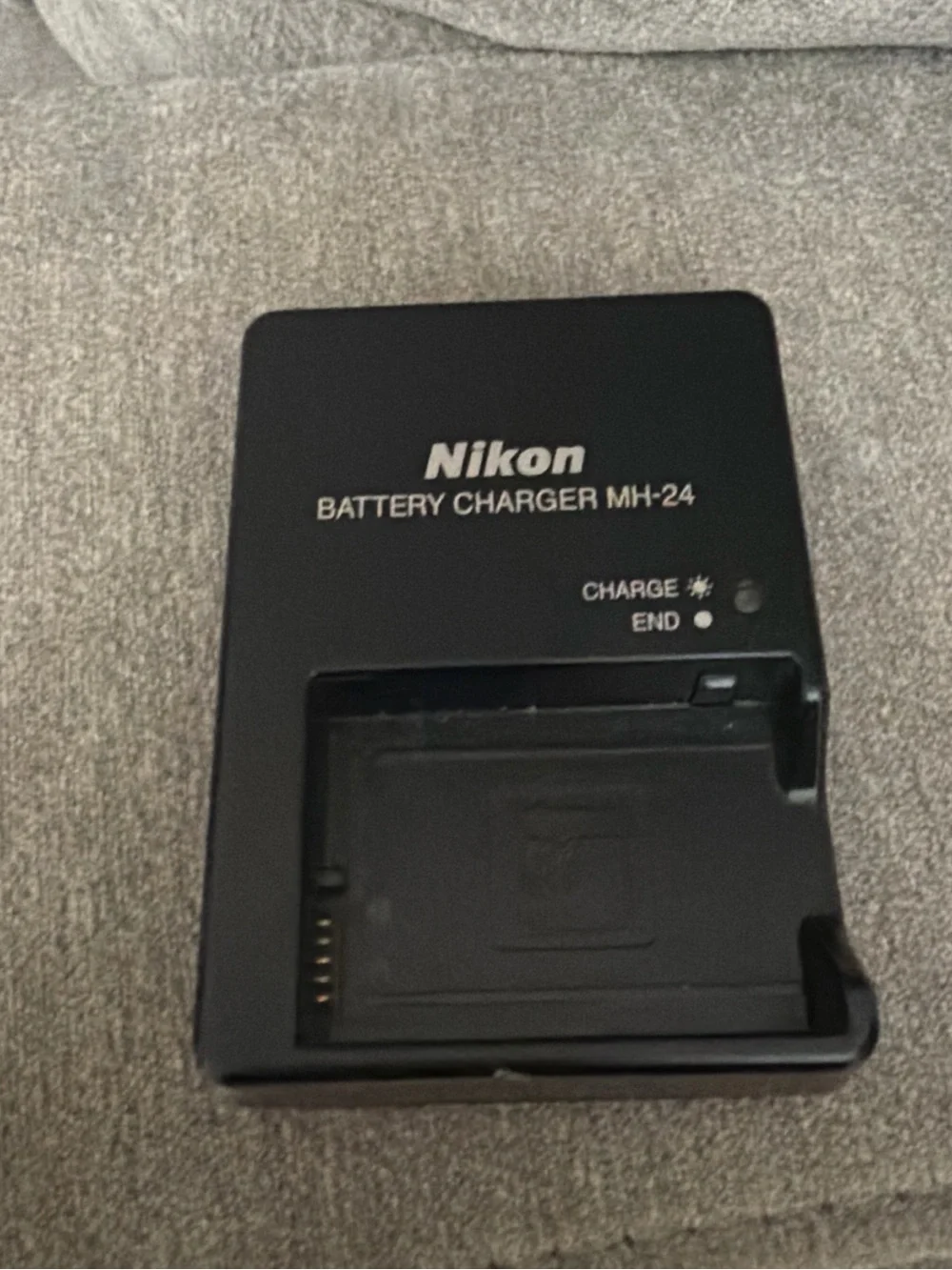 Nikon MH-24 Battery Charger - Black Finish